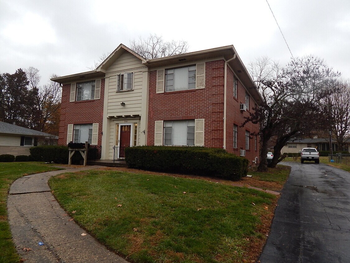 701 Brewer Pl, Greenwood, IN 46142 Condo for Rent in Greenwood, IN