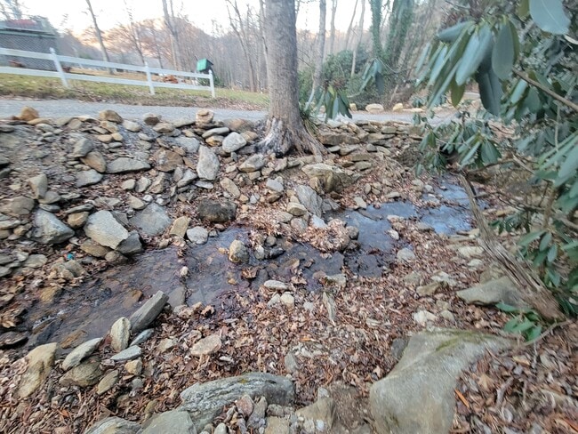 Foto del edificio - 5 Anderson Creek Rd