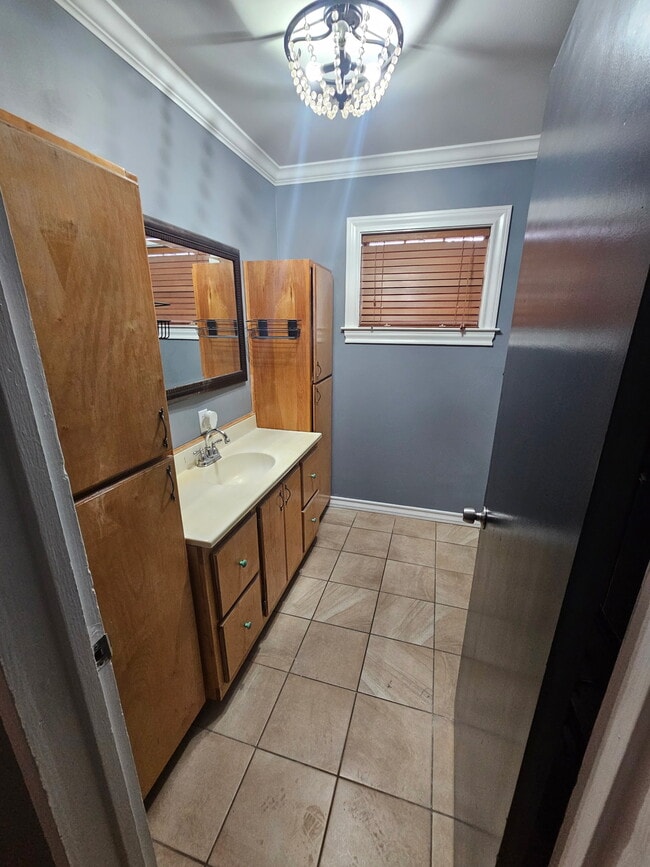 Building Photo - 2507 University Ave