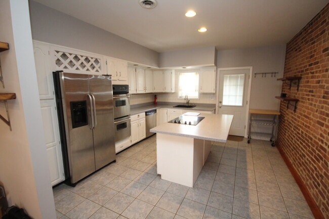 Building Photo - Coming Soon!!  Beautiful, well kept 3 bedr...