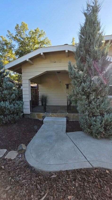 SHORT OR LONG TERM FURNISHED East Sac home... - FURNISHED East Sac home with POOL