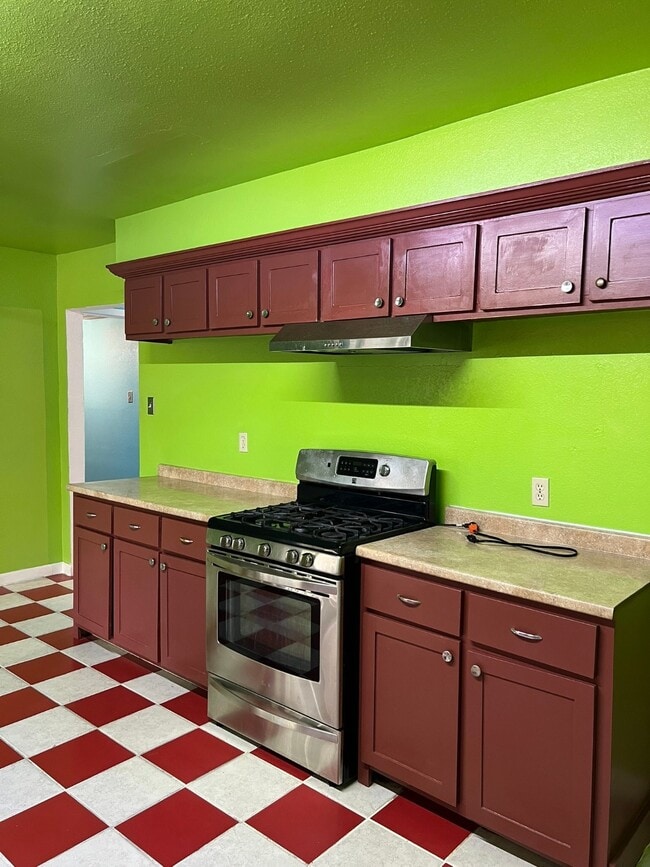 Building Photo - 9314 Valley Stream