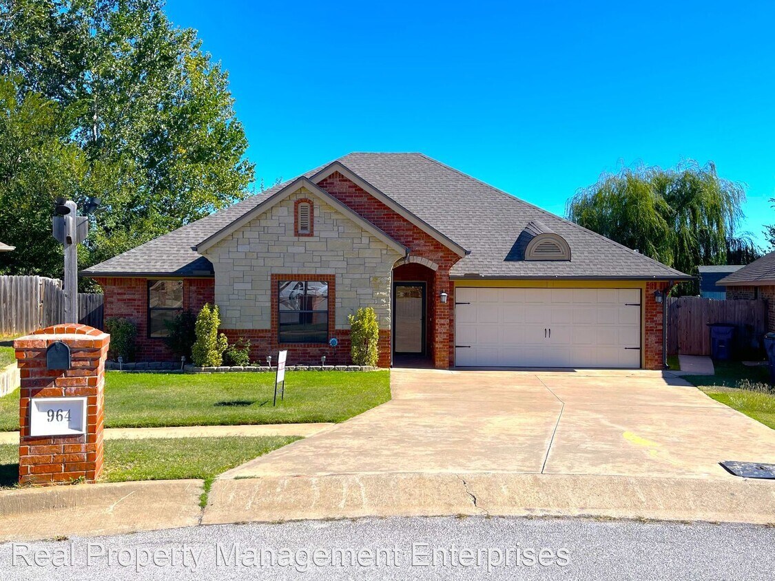 Foto principal - 3 br, 2 bath House - 964 Cotswold Ct.