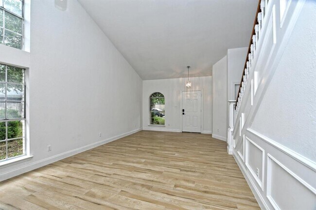 Foto del edificio - 17607 Klamath Falls Dr