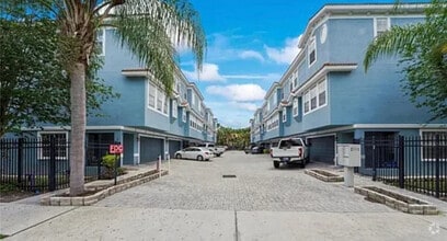 Building Photo - 3111 W De Leon St