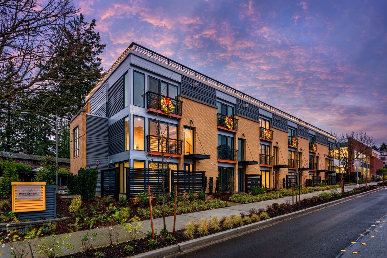 Primary Photo - Park Central Townhomes - 4 Stories, 3 bedr...