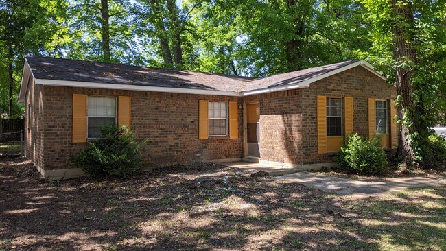 Building Photo - 3173 Montwood Dr