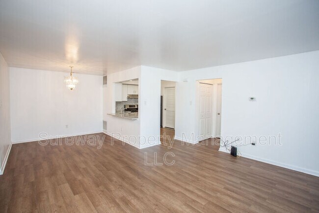 Building Photo - 427 Paddock Ct