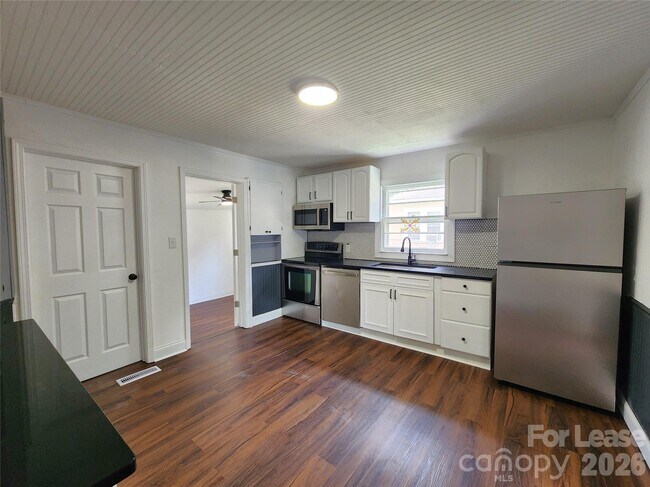 Foto del edificio - 1208 N Juniper Ave