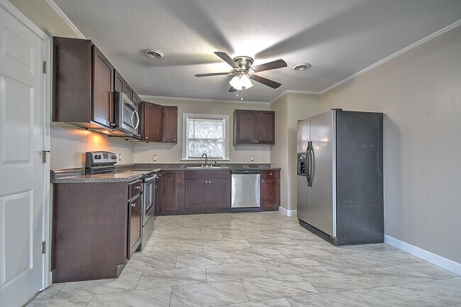 Foto del edificio - 108 Cottonwood Dr