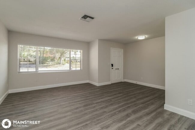 Building Photo - 820 N Florida Ave, De Land, FL 32720
