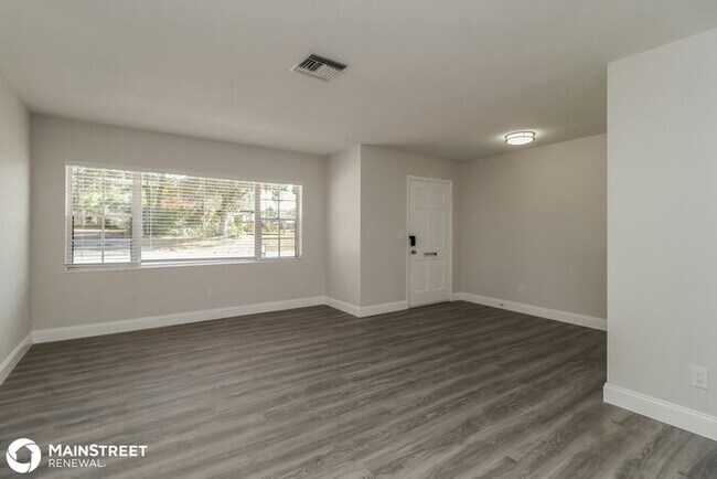 Foto del edificio - 820 N Florida Ave, De Land, FL 32720