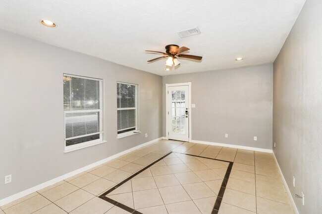 Foto del edificio - 1303 W Phillips St