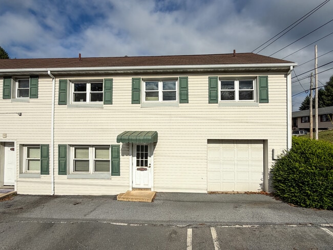 Building Photo - 2 Lauber Rd