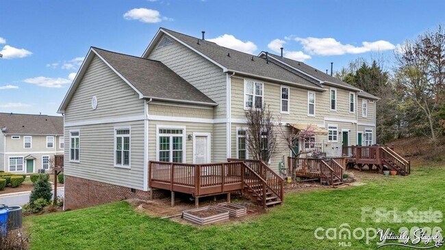 Foto del edificio - 125 Forest Ridge Rd