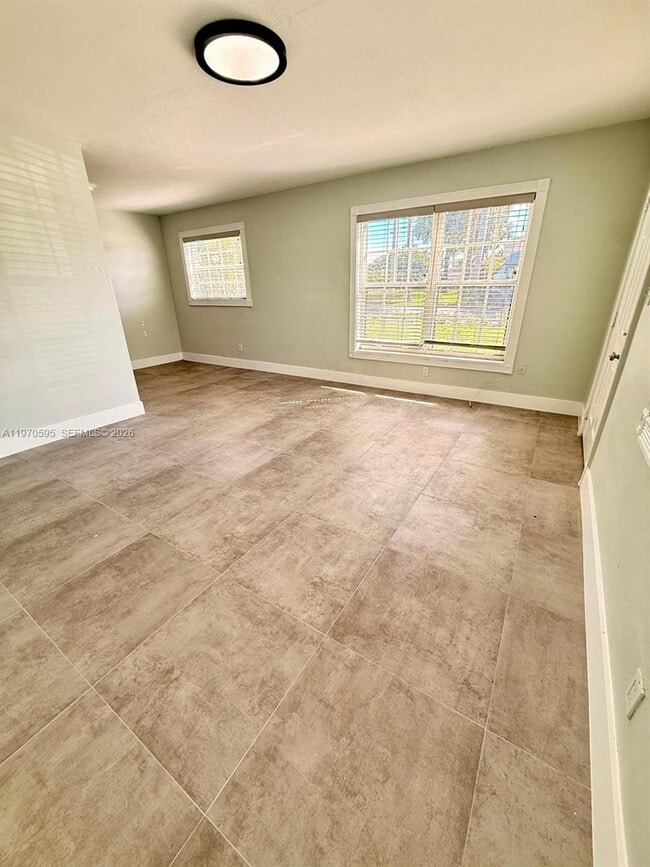 Foto del edificio - 4021 SW 27th St