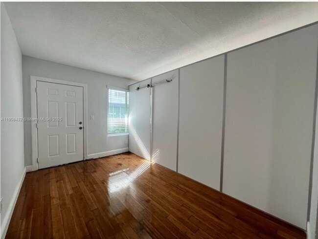 Foto del edificio - 7315 Carlyle Ave