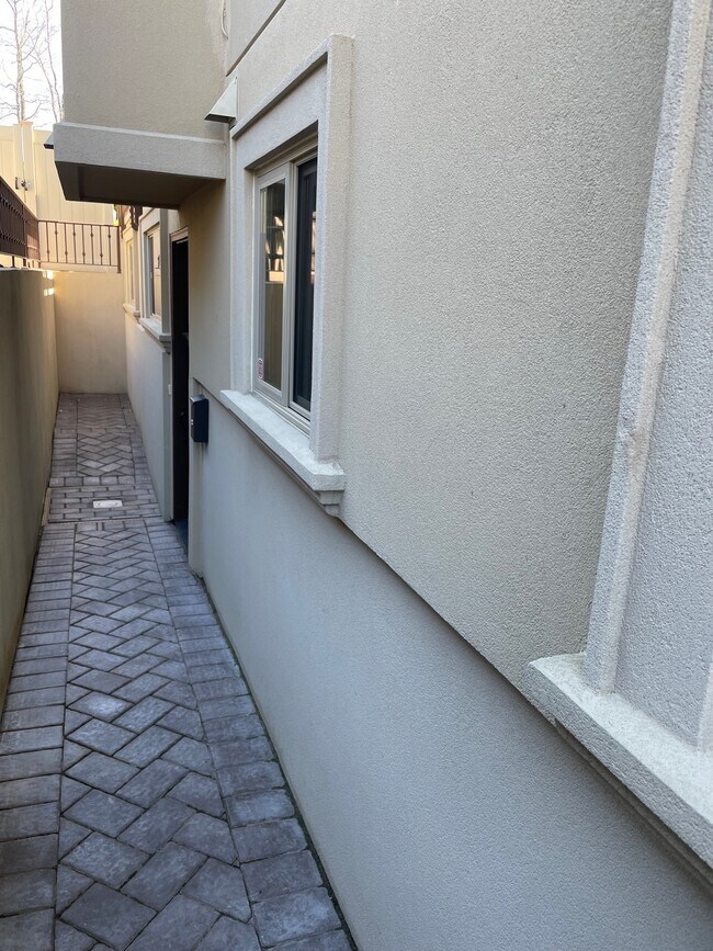 Main Entrance - 69 Parkwood Ave