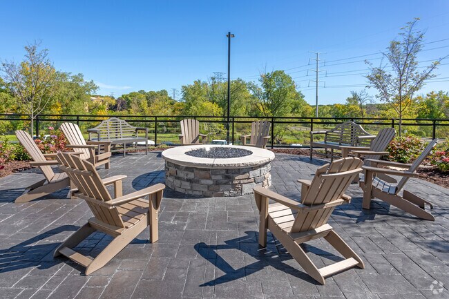 Jardín - Amira Roseville  55+ Active Adult Living