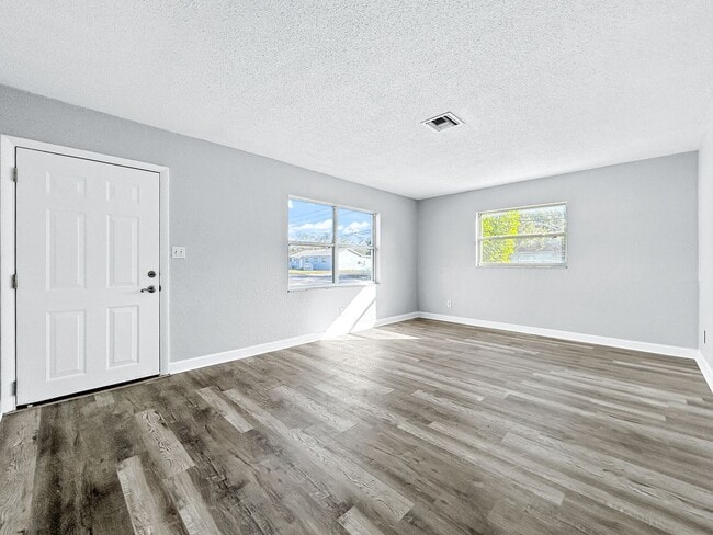 Foto del edificio - Charming Unfurnished Pinellas Park Home with Private Backyard! 3bed | 1 bath