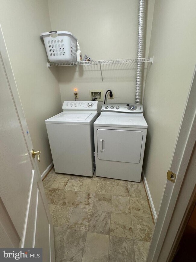 Foto del edificio - 1033 Grand Oak Way
