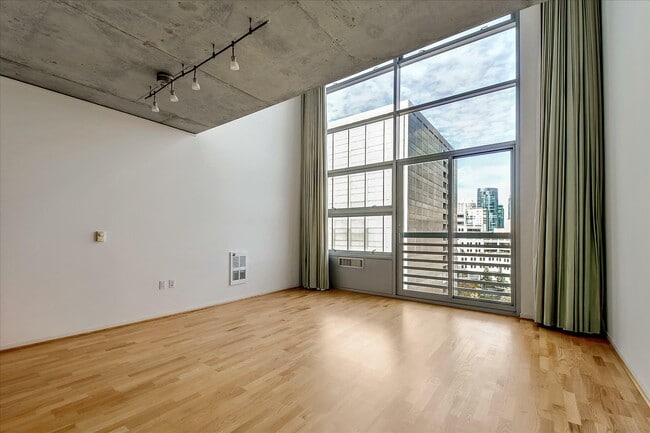 Building Photo - 77 Dow Pl