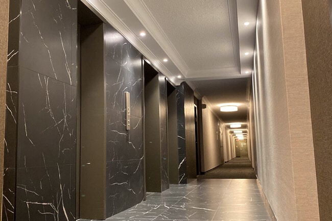 paliers d'ascenseur - The Empress House