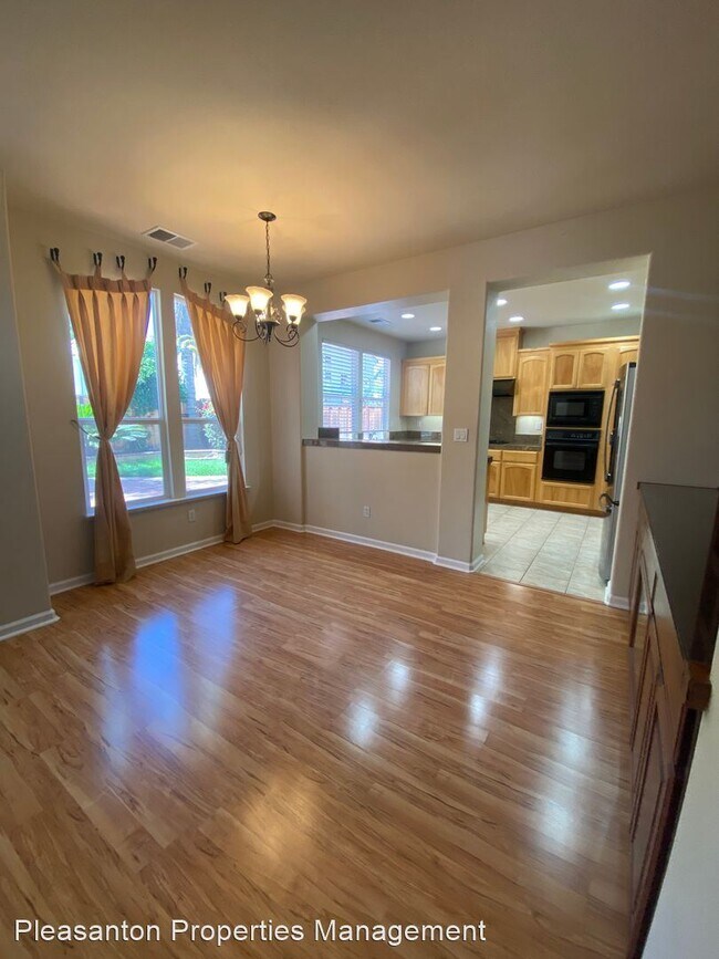 Building Photo - 4 br, 3 bath House - 5302 Garces Ct.