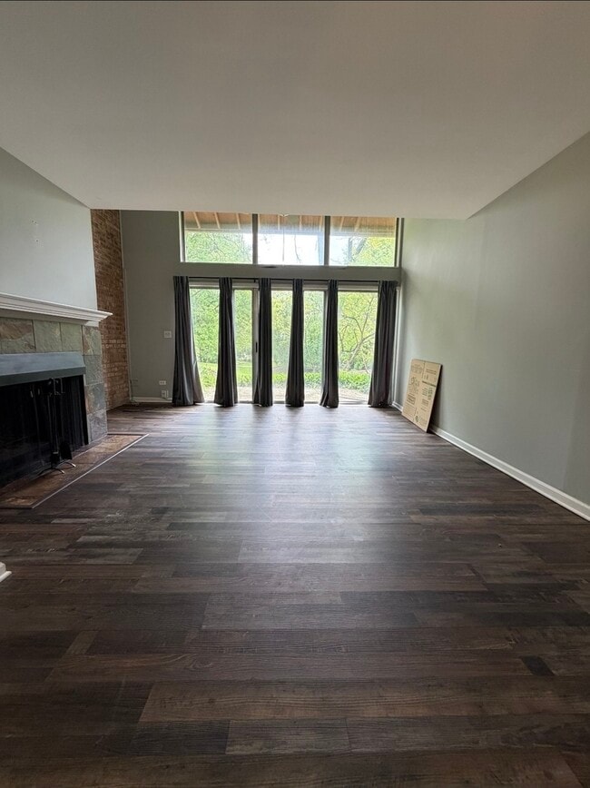 Building Photo - 5915 Meadow Dr