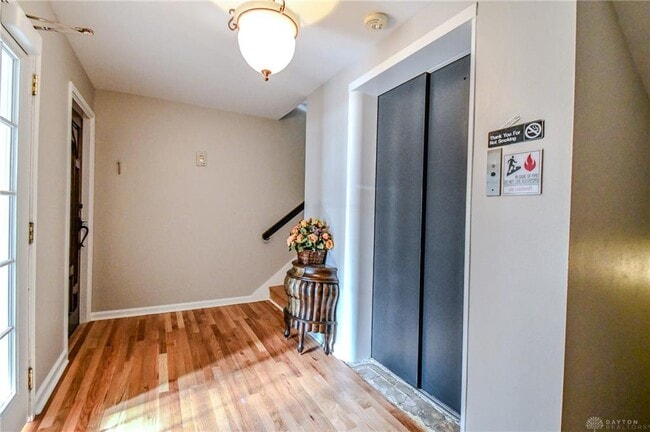 Building Photo - 121 E Schantz Ave