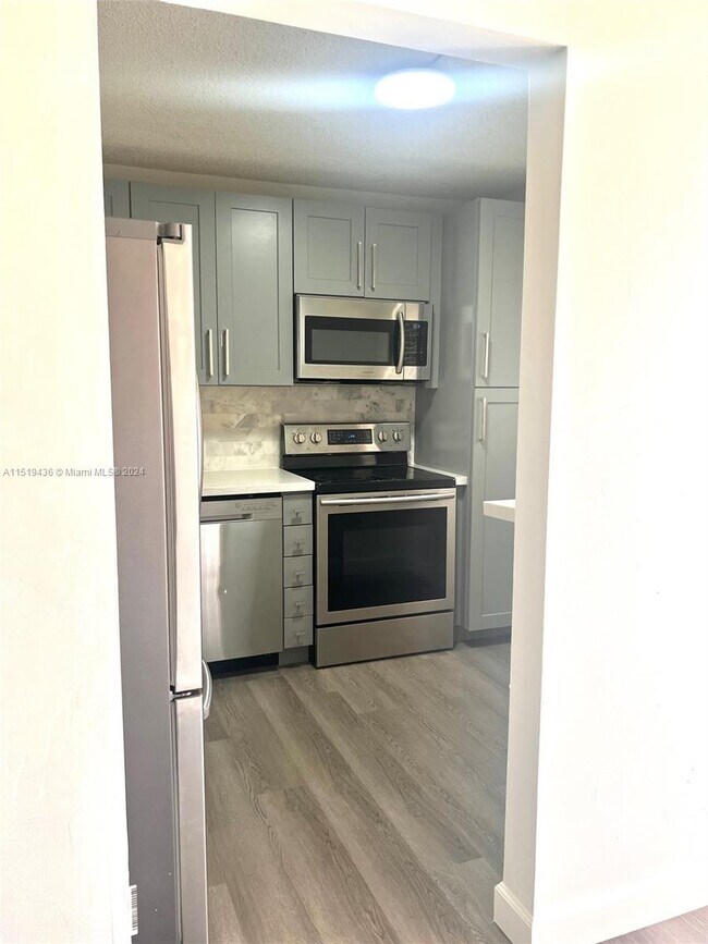Foto del edificio - 7450 NW 17th St