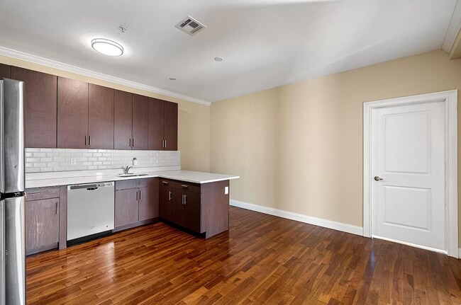 Building Photo - 4401 BERGENLINE Ave