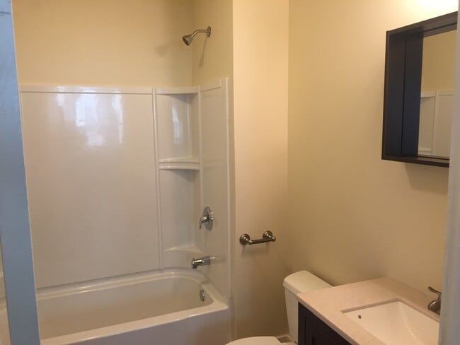 Foto del edificio - 2564 N Humboldt Blvd