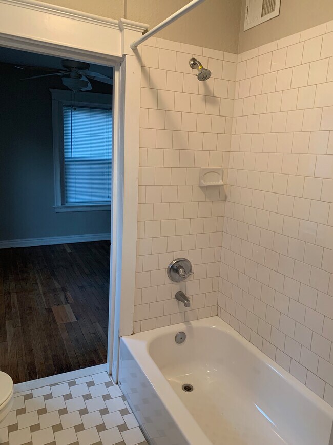 Foto del edificio - 912 E 39th ST