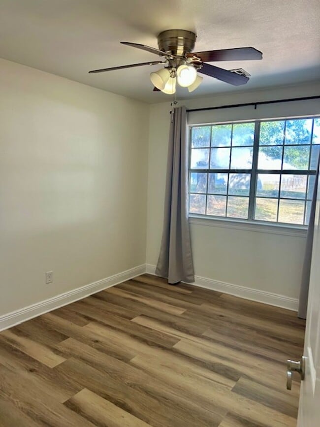 Foto del edificio - House 3 Bedroom,2 Bath On Lake Ramsey Rd