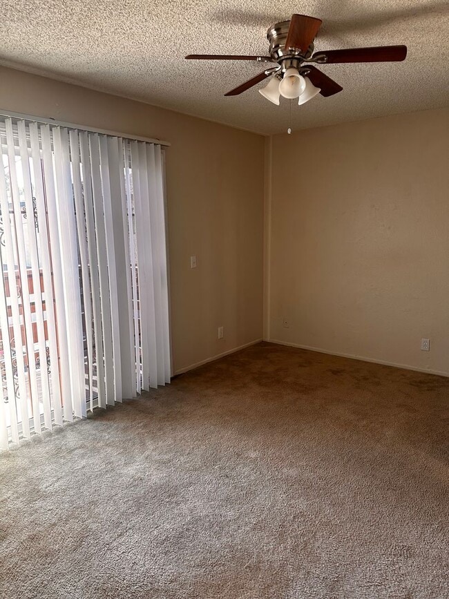 Building Photo - 1490 Gundry Ave