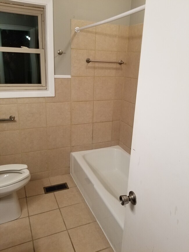 Main Bathroom - 107 Steve Dr