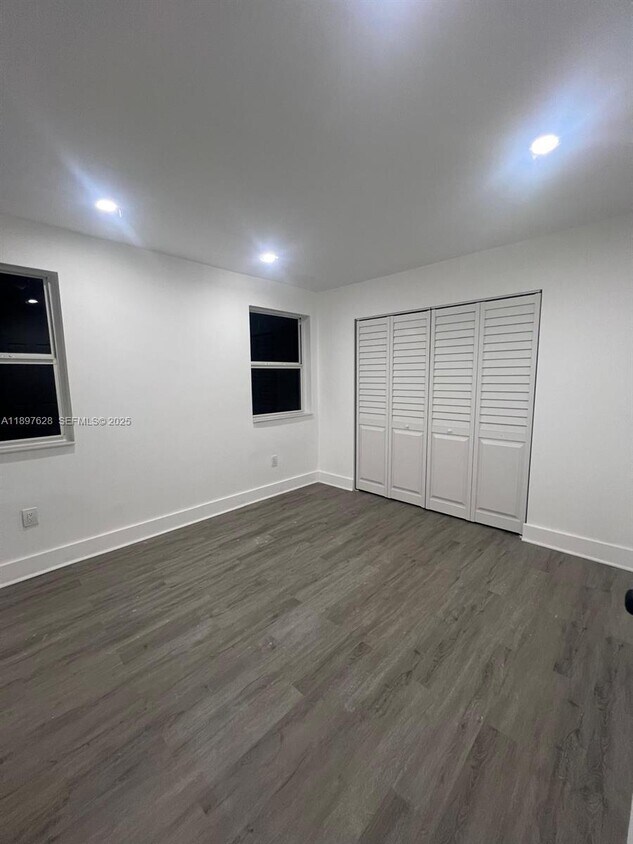 Foto del edificio - 2970 SW 13th St