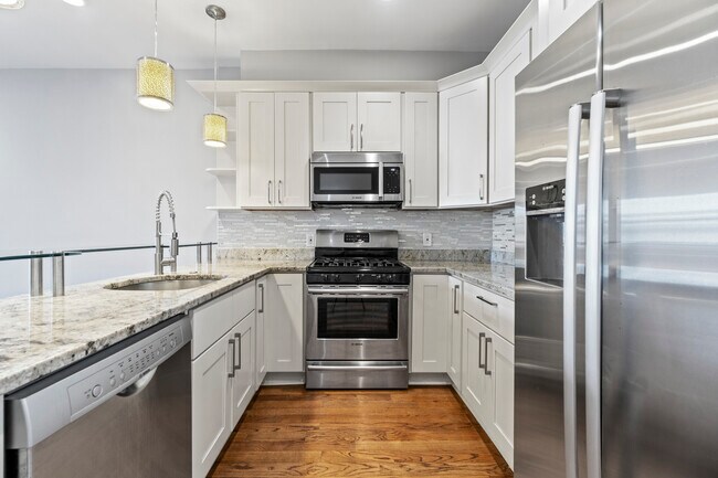 Building Photo - 2118 4th St NE