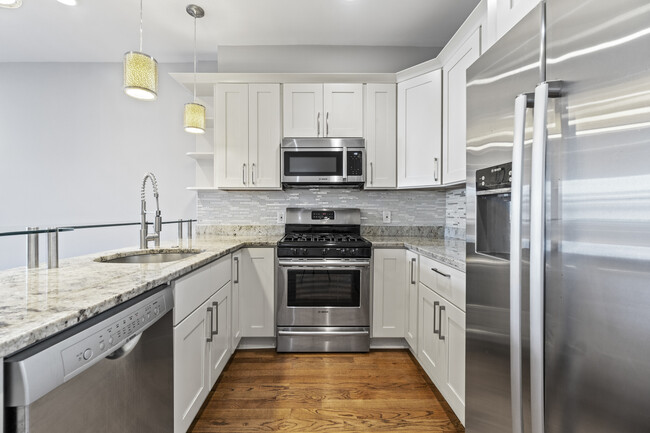 Photo - 2118 4th St NE House