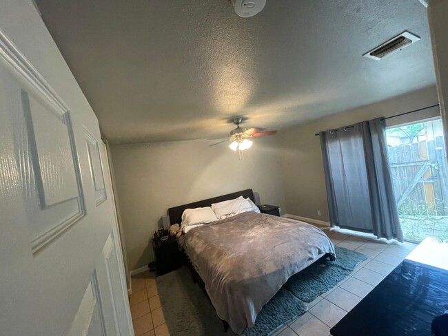 Building Photo - 6850 Mountain Spg Dr