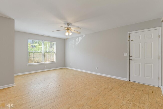 Building Photo - 200 Stonehaven Cir