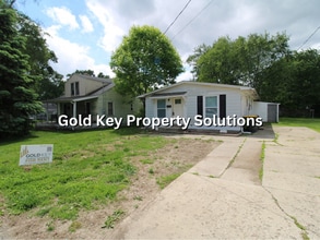 Building Photo - 535 Woodlawn Dr