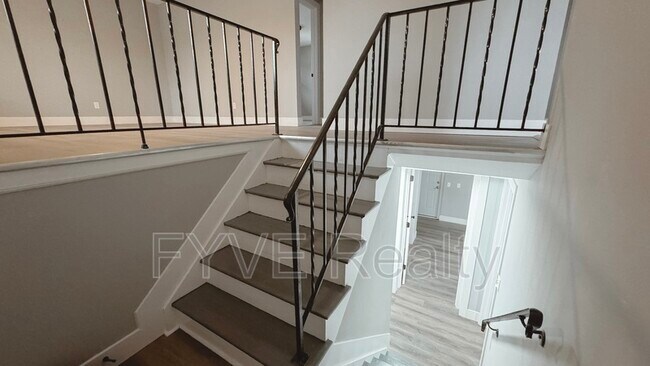 Foto del edificio - 5057 Fullerton Dr