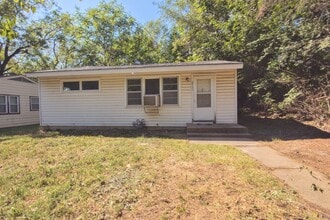 Building Photo - 2731 SE Massachusetts Ave