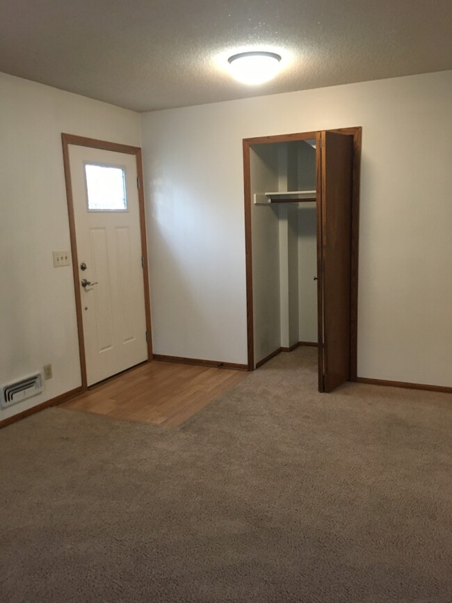 Front entry/living room - 322 3rd Ave SE