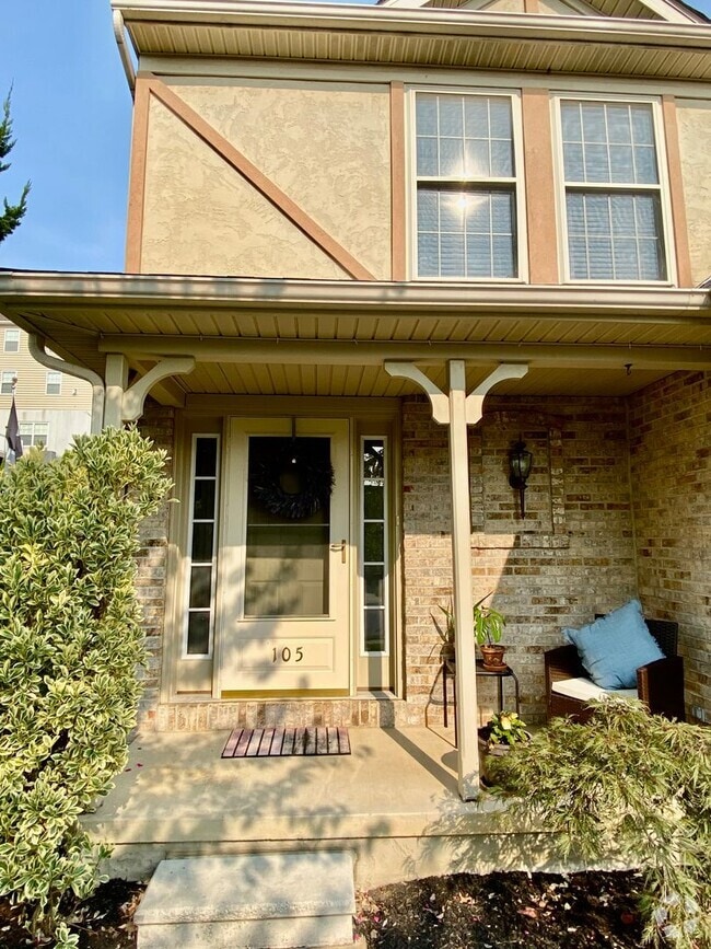 Building Photo - 105 Hawk Ln