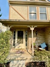 Building Photo - 105 Hawk Ln