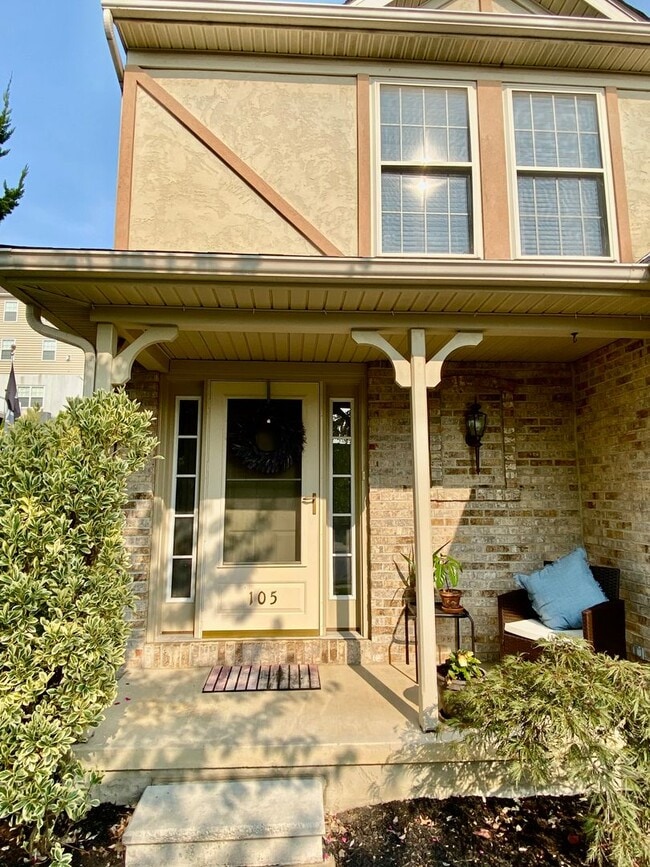 Building Photo - 105 Hawk Ln