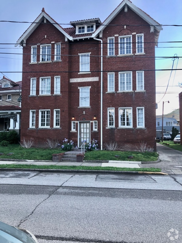 Building Photo - 1632 Virginia St E